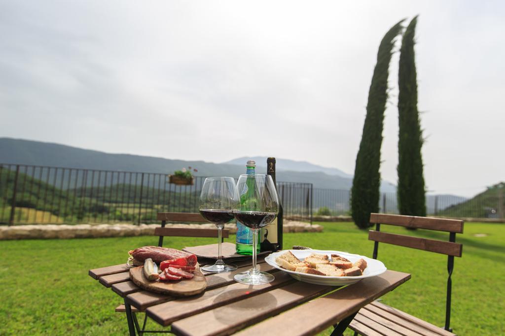 Casa Rosati Hotel Fontecchio Luaran gambar
